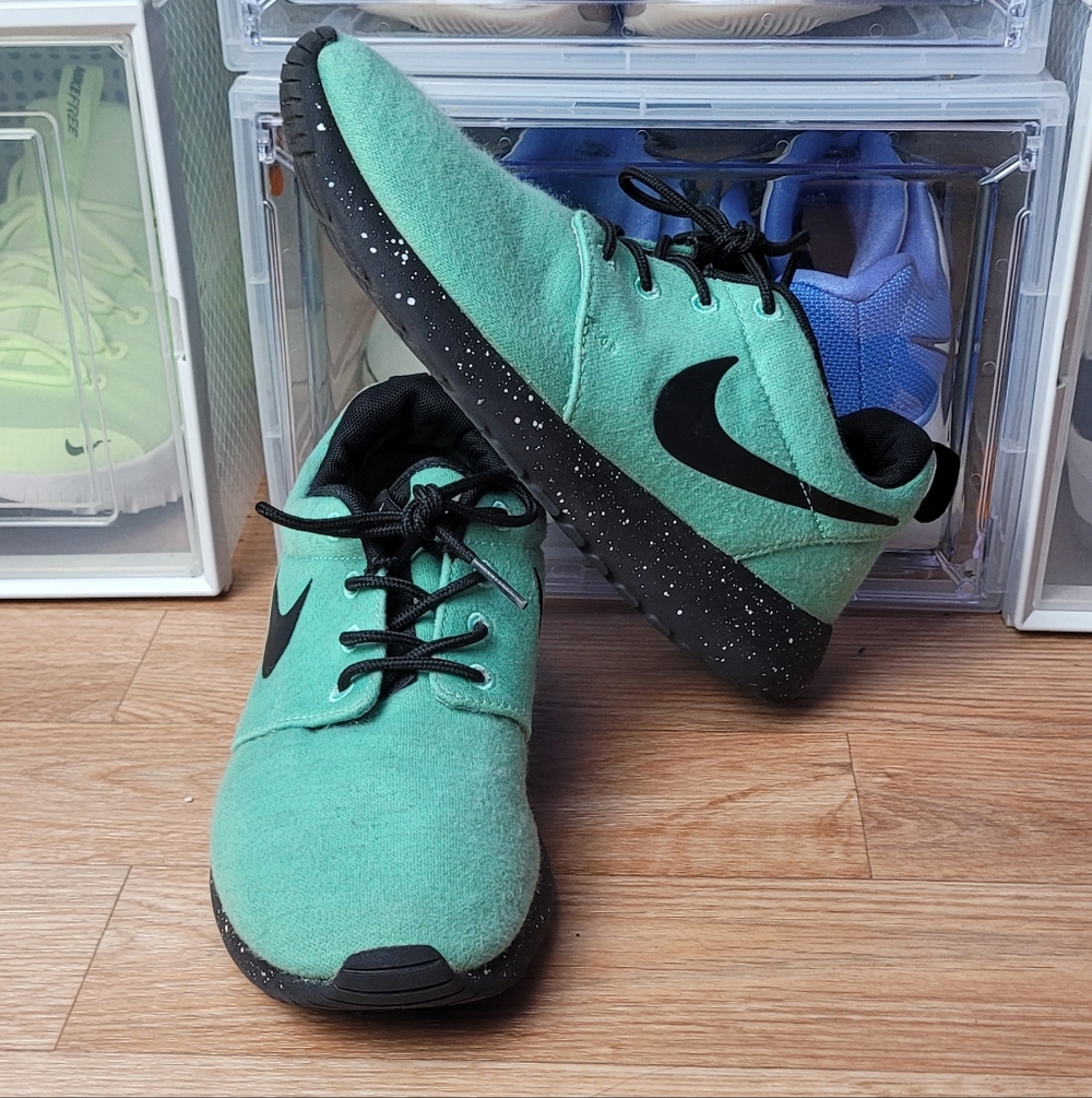 Womens Nike Roshe Size 5.5 Green - Black